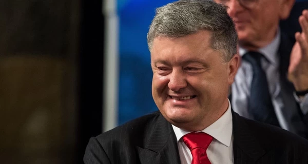 Порошенко приписал себе в заслугу ремонт дороги за бюджетные средства, которую уничтожили фуры его завода - Гладких