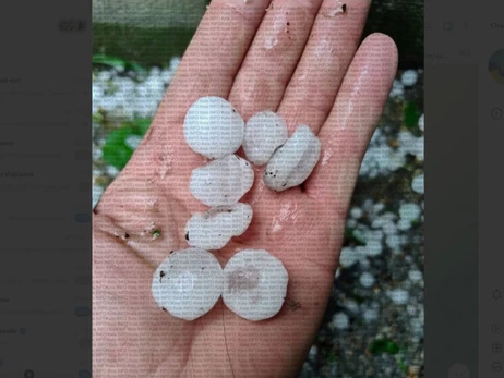 У Київській області випав град розміром із куряче яйце