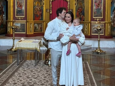 Евгений Кот с женой крестил годовалую дочь и показал фото с таинства