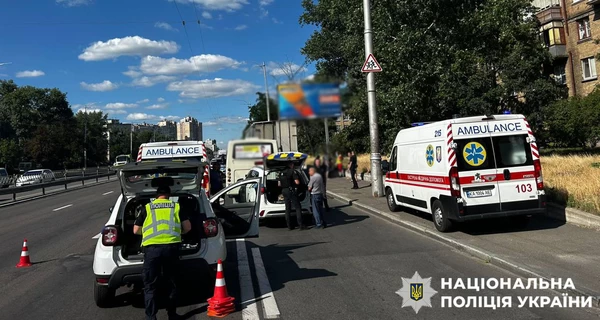 В Киеве маршрутка врезалась в грузовик - 9 пострадавших 