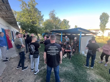 На Дніпропетровщині банда тримала у рабстві 16 людей