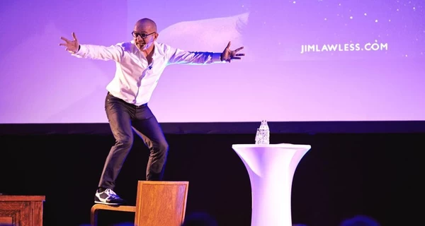 В Киеве отменили выступление автора книги «Иди туда, где страшно»