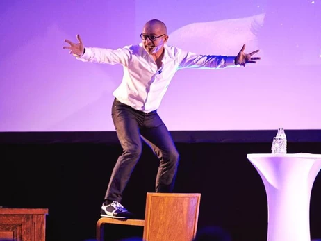 В Киеве отменили выступление автора книги «Иди туда, где страшно»