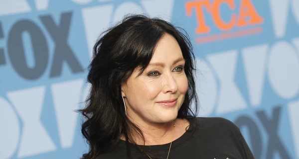 Сара Мишель Геллар и Роуз Макгоуэн показали редкие фото Шеннен Доэрти в годовщину ее смерти