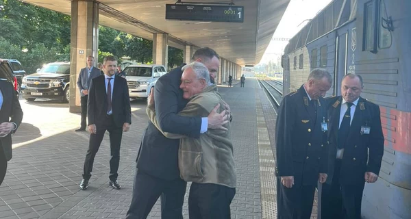 Ермак с объятиями встретил Келлога, прибывшего в Киев на неделю