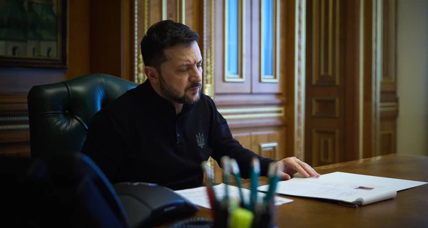 Зеленский предложил продлить военное положение и мобилизацию в Украине