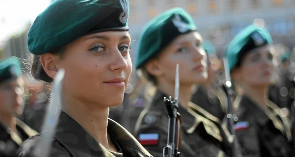 Польша вызовет в военные комиссии более 230 мужчин и женщин