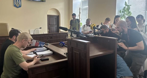 Шабунин прибыл в суд, где ему будут выбирать меру пресечения