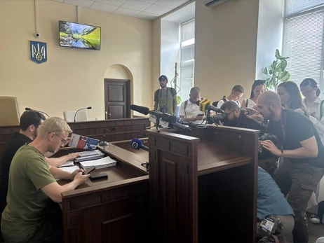 Шабунин прибыл в суд, где ему будут выбирать меру пресечения