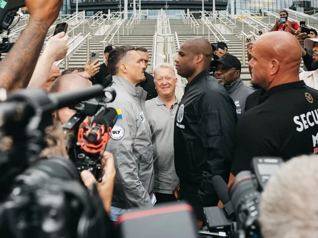 Дюбуа “нагримав” на Усика під час битви поглядів перед реваншем