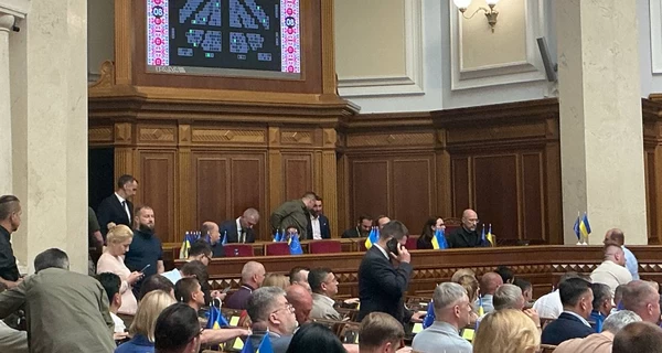 Рада разрешила украинцам после 60 лет служить в ВСУ по контракту