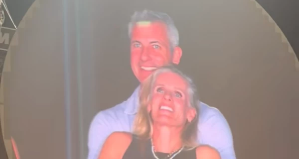 Тикток с концерта Coldplay, где CEO Astronomer 