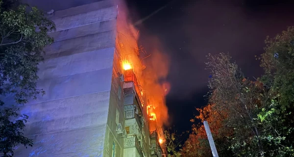 Россияне ночью нанесли удары по многоэтажке в Одессе, есть погибшая