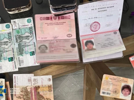 СБУ і Офіс генпрокурора провели обшуки у детективів НАБУ, одного з них затримали 