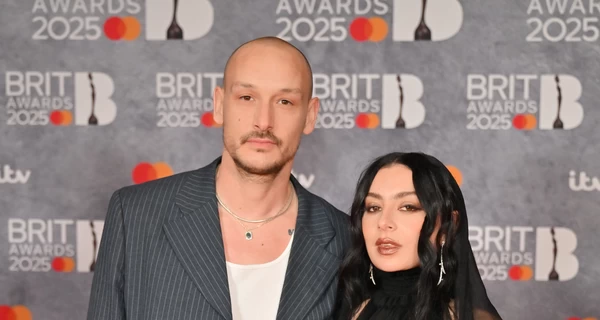 Певица Charli XCX вышла замуж