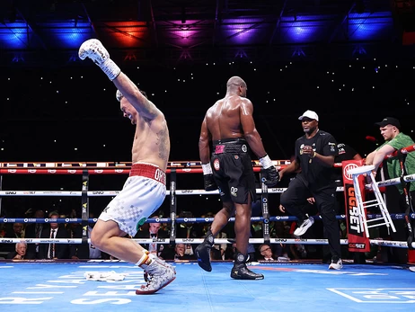 Усик переміг Дюбуа нокаутом у 5 раунді та вдруге став абсолютним чемпіоном світу в гевівейті!