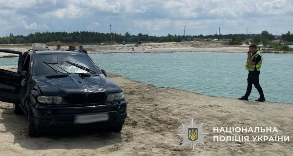 Во Львовской области автомобиль упал в водоем - водитель был пьян, один пассажир погиб