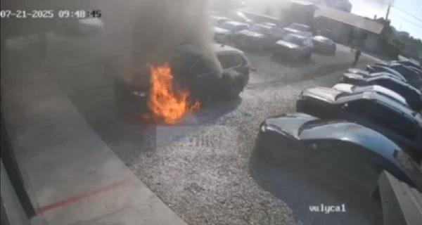 В Ивано-Франковске водитель заехал на СТО на горящем автомобиле