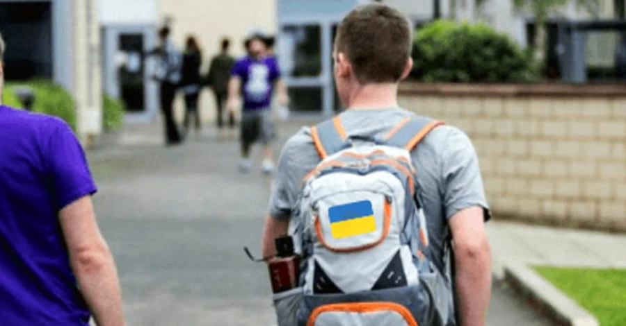 Виїзд за кордон 18-24-річних юнаків: кому можуть дозволити і чи дозволять взагалі