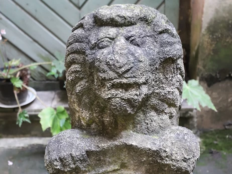 На площади Рынок во Львове установили уникальную скульптуру льва XVII века