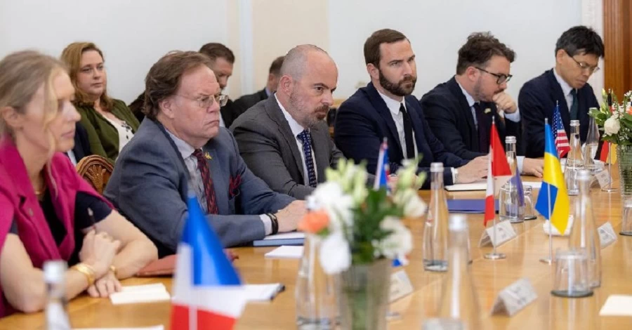 Руслан Кравченко та Василь Малюк під час зустрічі з представниками країн G7 обговорили події навколо НАБУ