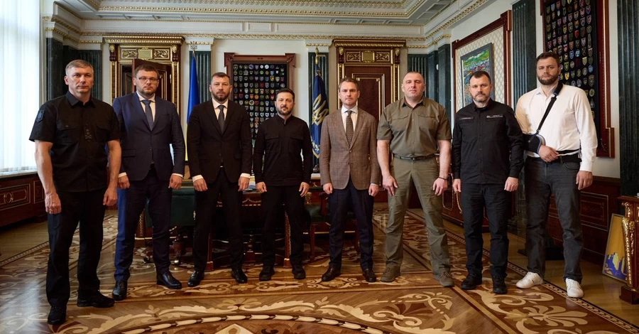 Зеленський на фоні протестів зустрівся з головами НАБУ, САП, ДБР, МВС та Генпрокурором