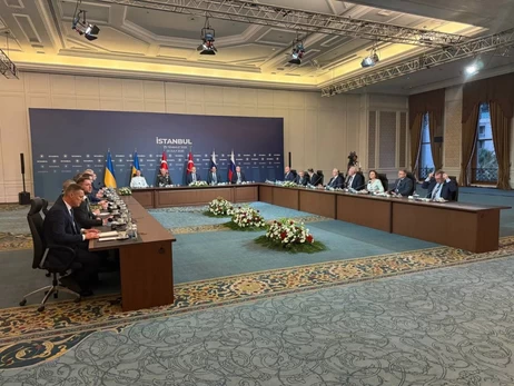Третій раунд переговорів делегацій України та РФ у Стамбулі тривав менше години
