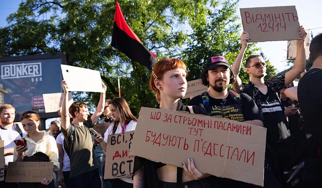 У Києві другий день поспіль пройшли масові протести через закон про НАБУ і САП