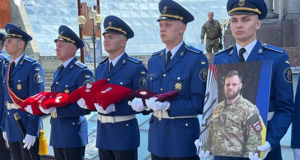 На Майдане простились с командиром бригады 