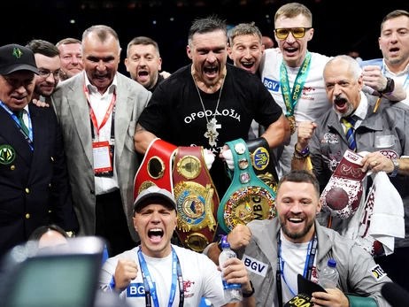 Официально: WBO назначила Усику бой за защиту титула