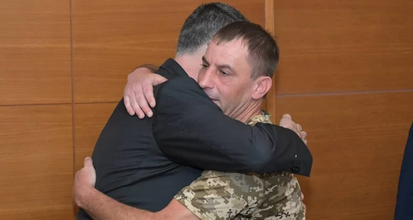 Глава МИД Израиля встретился с бойцом ВСУ, семья которого погибла в Бат-Яме во время атаки Ирана 