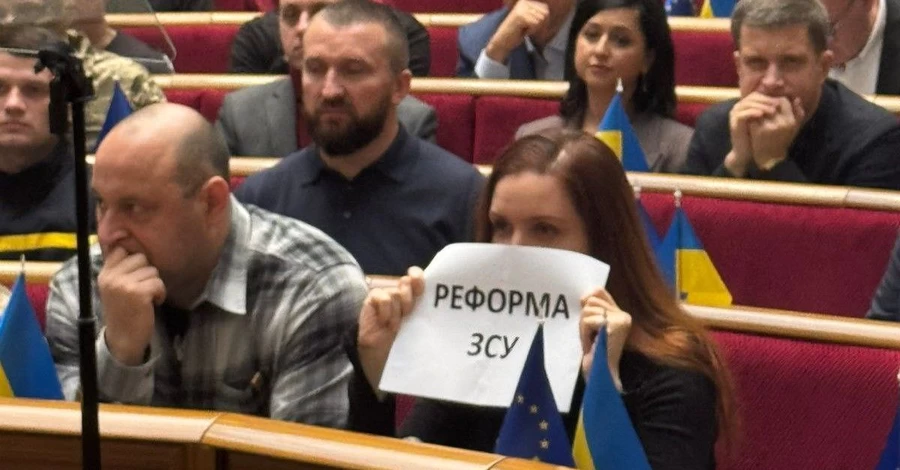 Нардеп Безуглая, голосовавшая за закон о НАБУ и САП, вышла на протесты 