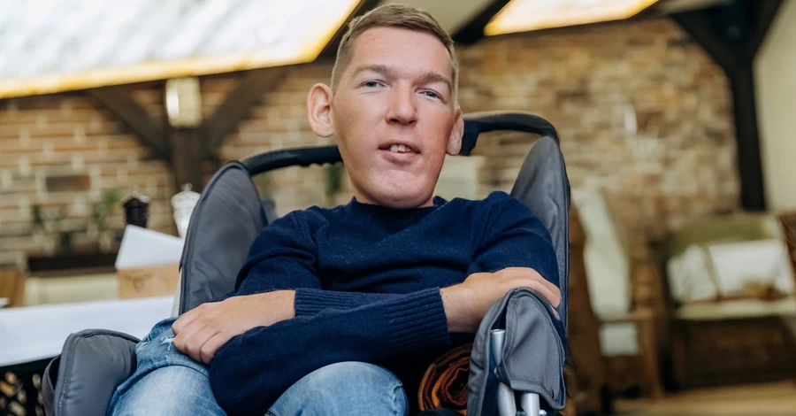 Активісту Назарію Гусакову повідомили про підозру у шахрайстві 