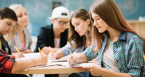 Самые популярные среди нынешних абитуриентов - вузы Киева, Львова и Черновцов