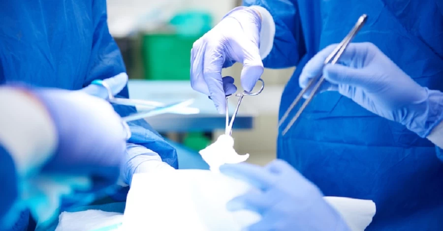 Девочка, которой пересадили сердце во время обстрелов Киева, пришла в себя