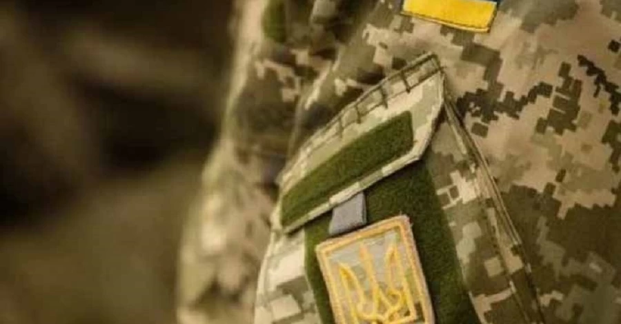 У Полтаві цивільні напали на бус ТЦК, у якому були мобілізовані - авто пошкоджене, кілька осіб втекли
