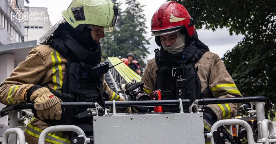 У Харкові після нічної атаки щонайменше 6 поранених, постраждали також рятувальники