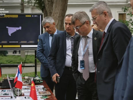 ГУР показало дипломатам доказательства наличия западных компонентов в дронах РФ