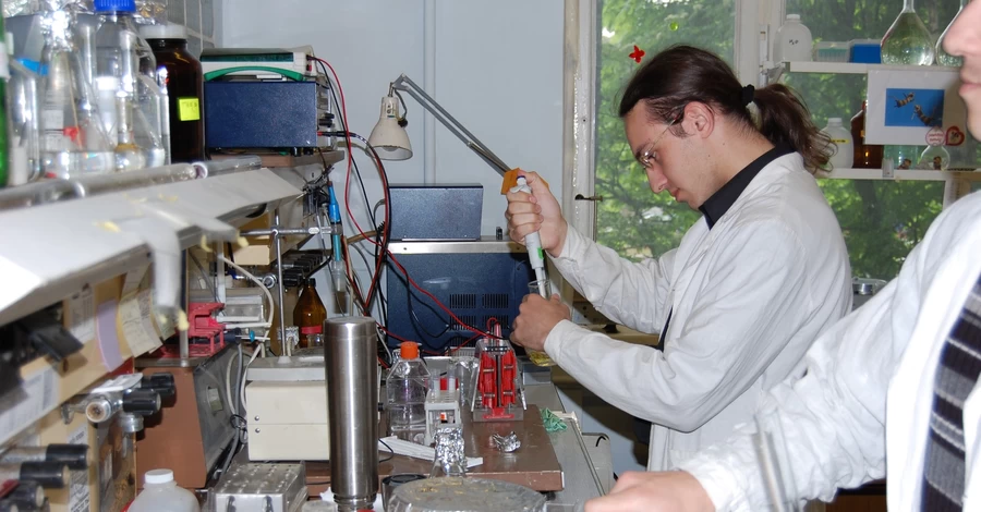 Минобразования озвучило среднюю зарплату ученых в Украине