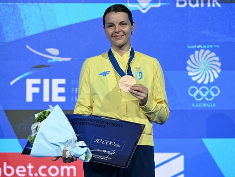 Два украинских фехтовальщика отказались от фото с россиянкой на чемпионате мира