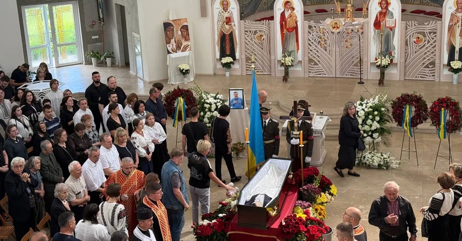 У Львові прощаються із загиблим народним депутатом Ярославом Рущишиним