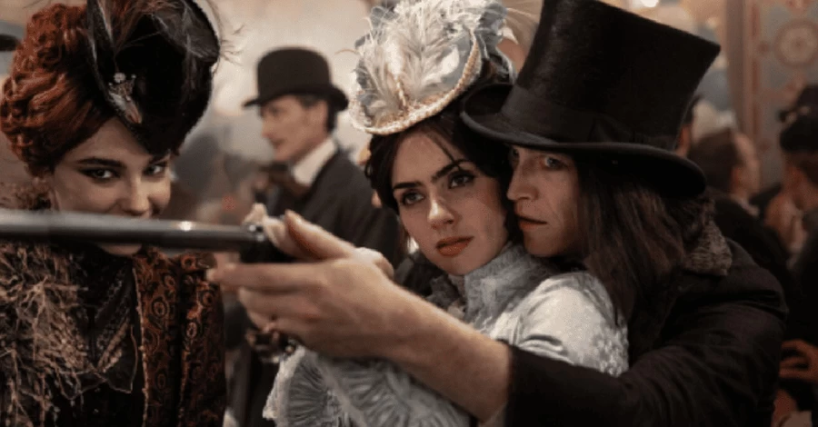 Кино в августе: украинские парамедикини, украинский вестерн, «Дракула» Люка Бессона и адский рай с Джудом Лоу