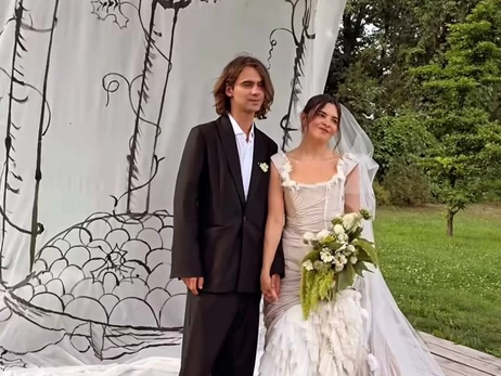 Украинская художница и дизайнер Маша Рева сыграла свадьбу с возлюбленным