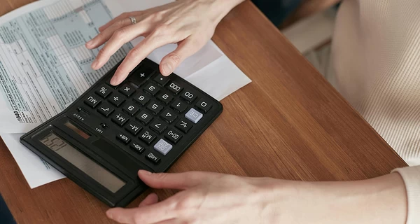 Нові тарифи, виплати до Дня Незалежності та повернення штрафів для ФОПів: всі новини серпня