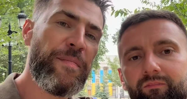 Военному и журналисту Седюку угрожало руководство из-за публикации поцелуя с партнером