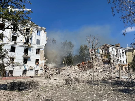 Авиаудар по пятиэтажке в центре Краматорска - один погибший, 11 пострадавших