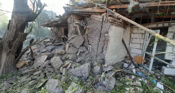 На Днепропетровщине из-под обломков разрушенного дроном РФ дома достали двух детей