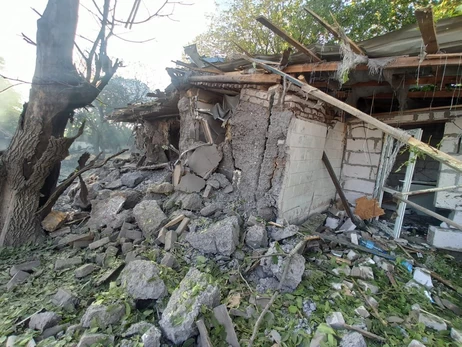 На Днепропетровщине из-под обломков разрушенного дроном РФ дома достали двух детей