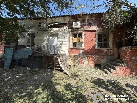 В Херсоне в результате обстрела погибла женщина, ее три дочери — в больнице