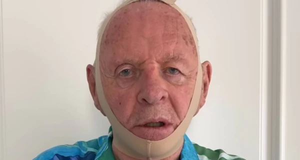 Ентоні Гопкінс висміяв маски від Кім Кардаш'ян, повторивши образ з 